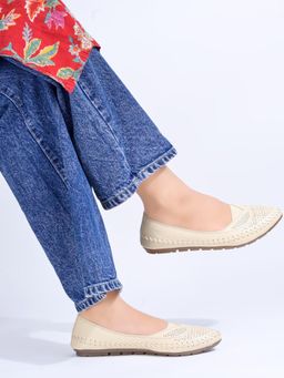 Shoetopia - Girls Cream Casual Slip-On Soft Sole Ballerina