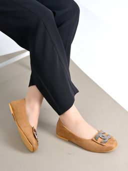 Shoetopia - Girls Tan Round Toe Buckle Detailed Ballerina