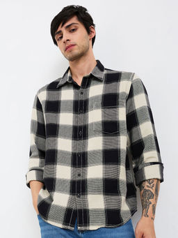 Spykar - Men Black Slim Fit Checks Full Sleeves Casual Shirt