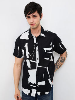 Spykar - Men Black Slim Fit Printed Half Sleeves Casual Shirt