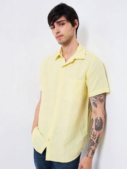 Spykar - Men Yellow Slim Fit Solid Half Sleeves Casual Shirt