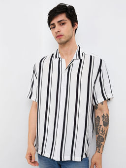 Spykar - Men White Relaxed Fit Stripes Half Sleeves Casual Shirt