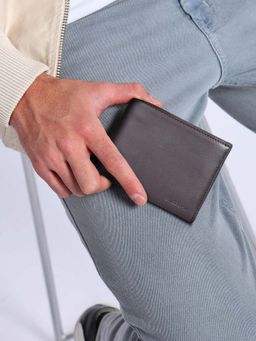 Sassora - Brown Premium Leather Bifold Rfid Open Closure Men Wallet