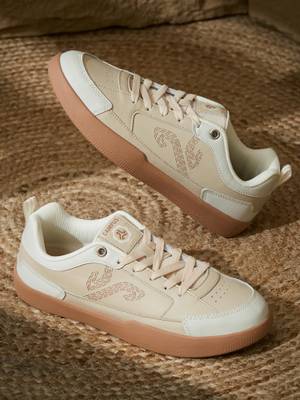 Buy Campus WAIVER Men Beige Sneakers (UK 6) - Image 1