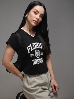 DILLINGER - Womens Short Sleeve Regular Cropped V-Neck Varsity Printed T-shirt