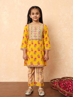 Readiprint - Girls Yellow Floral Printed Kurti with Pant (Set of 2)