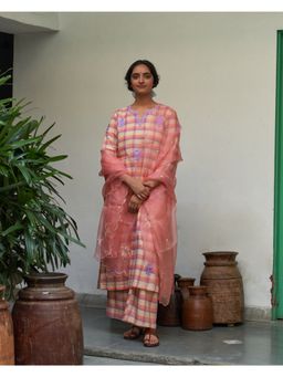 Label Earthen - Gulabi Champai Phool Checked Embroidered Kurta Pant with Dupatta (Set of 3)