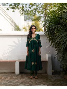 Label Earthen - Green Zardozi Kalidaar Kurta with Pant (Set of 2)