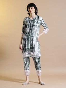 STYLEBAAZI - Green Printed Round Neck Kantha Work Kurta and Pant (Set of 2)