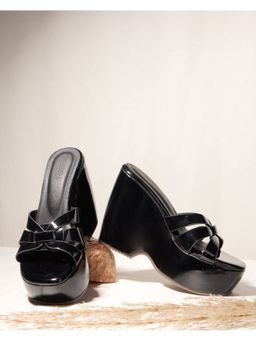 DA NAPPA - Black Dorisse Wedge Heels