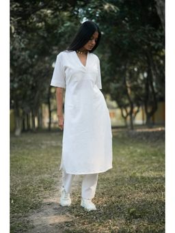 NUCHIC - Women Snow white Kurta with Pant