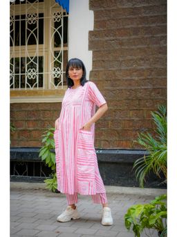 NUCHIC - Women Pink Stripe Kurta with Pant