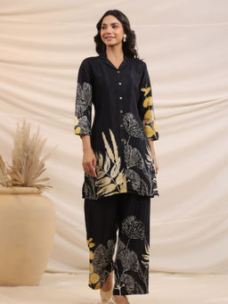 KAFTANIZE - Black Bold Floral Russian Silk Kurta & Pant (Set of 2)