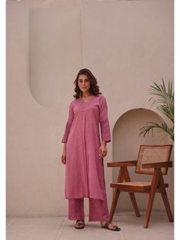 EKOHUM - Schiffli Dobby Wine Kurta With Pant
