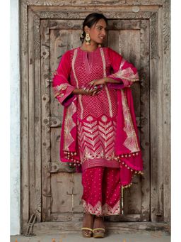 MONK & MEI - Nawabzadi Women Pink Velvet Embroidered Kurta With Pant And Dupatta