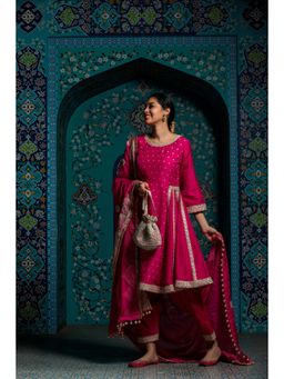 MONK & MEI - Zaalima Women Pink Silk Embroidered Kurta With Salwar And Dupatta