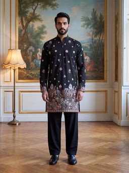 ETHNIC BAY - Men Black Silk Blend Full Sleeves Kurta with Pyjama