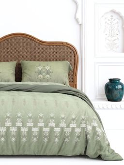 the White Moss - Green Mughal Buta Pure Cotton 170TC Bedsheet with 2 Pillow Covers (King)