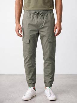 R&B - Men Green Mid Rise Regular Fit Cargo Joggers