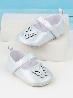 Mi Arcus - Butterfly Cut Work Design Booties for Baby Girls