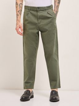 The Bear House - Men Olive Cropped Carrot Fit Cotton Solid Trouser