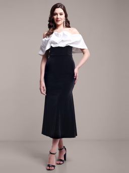 IKI CHIC - Black Velvet Off-Shoulder Bodycon Maxi Dress