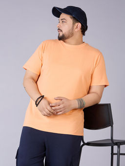 UNSIZED - Men Orange Solid Round Neck T-Shirt
