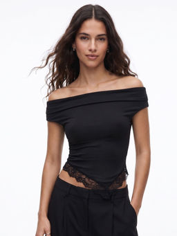 Outzidr - Black Off-Shoulder Crop Top