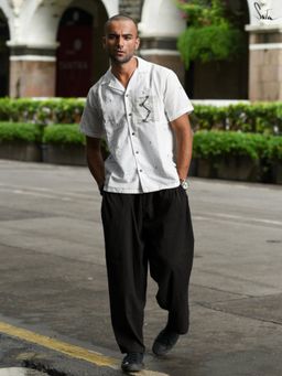 Suta - Men Printed White Smart Casual Cotton Shirt