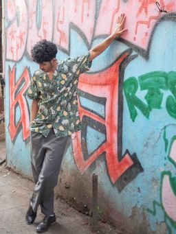 Suta - Men Printed Green Smart Casual Cotton Shirt