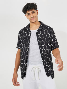 Styli - Men Black Geometric Printed Resort Collar Relaxed Fit Shirt