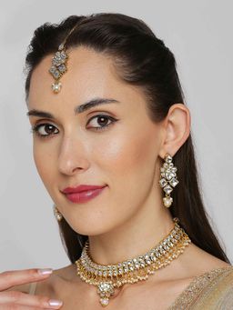 OOMPH - Gold Kundan Necklace with Drop Earrings and Maangtikka for Women