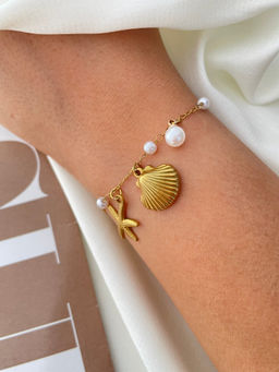 ISHKAARA - Off White Beachy Shell Sea Star and Pearl Bracelet