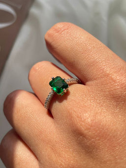 ISHKAARA - Green Rectangle Crystal Ring