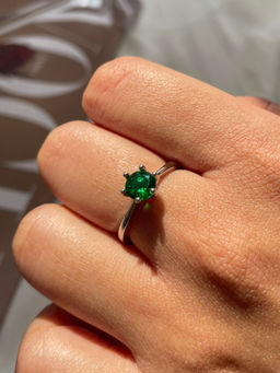 ISHKAARA - Green Round Spark Crystal Ring