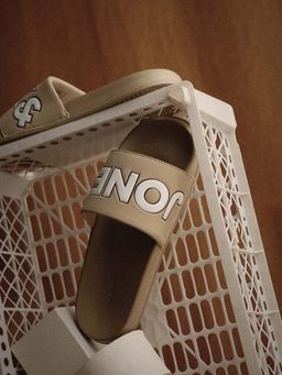 Jack & Jones - Beige Outline Contrast Logo Pool Sliders