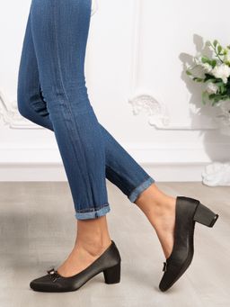 Iconics - Women Black Velvet Bow Accent Pump Heels