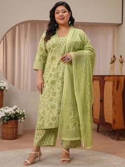Extra love by Libas - Plus Size Green Floral Printed Straight Kurta With Pant & Dupatta