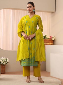 Libas - Green Floral Embroidered Straight Kurta With Pant & Dupatta