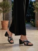 Black color option, Currently selected