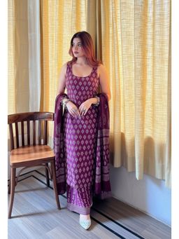 Ekta Textiles - Women Purple Rayon Slub Shoulder Straps Kurta with Pant and Dupatta