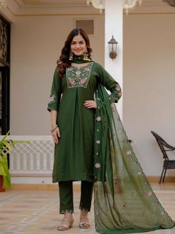Ekta Textiles - Women Green Viscose Round Neck Kurta with Pant and Dupatta