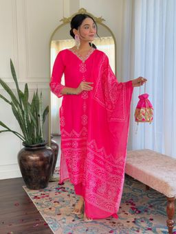 Ekta Textiles - Women Pink Crepe V-Neck Kurta with Pant and Dupatta