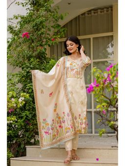 Ekta Textiles - Women Cream Silk Blend Round Neck Kurta with Pant and Dupatta