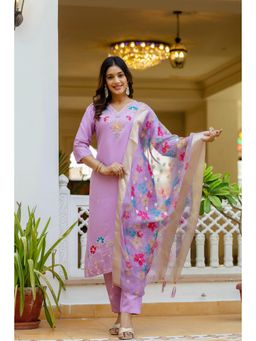Ekta Textiles - Women Purple Silk Blend V-Neck Kurta with Pant and Dupatta