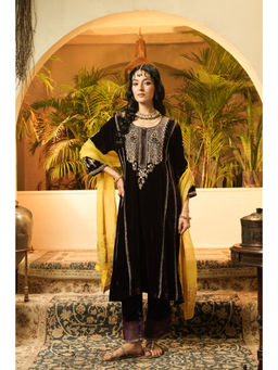 SURABHI ARYA - Purple Velvet Embroidered Kurta With Pant and Dupatta