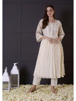SURABHI ARYA - Off White Chanderi Embroidered Kurta With Pant Co-ords
