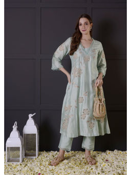 SURABHI ARYA - Green Silk Embroidered Kurta With Pant Co-ords