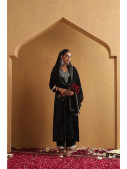 SUI KALA - Samiksha Black Embroidered Kurta Set with Dupatta