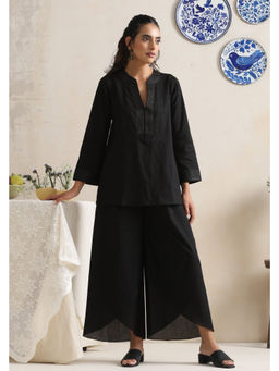 SUI KALA - Nori Black Embroidered Co-ord Set